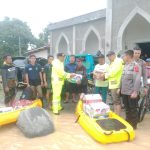 Personil Polres Kerinci mendatangi warga di kantong-kantong pengungsian. (DETAIL/ist)