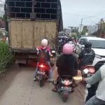 Kondisi kemacetan imbas jembatan jebol. (DETAIL/Yuda)
