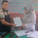 Ketua Pekat IB, Yuzerman Buyung saat melaporkan kecurangan kelulusan P3K . (DETAIL/Daryanto)