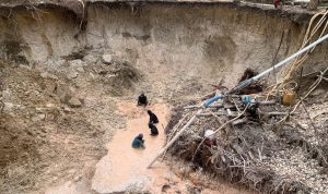 WhatsApp Image 2024-01-16 at 08.45.32_aca568dd Salah satu aktivitas ilegal PETI. (DETAIL/ist)