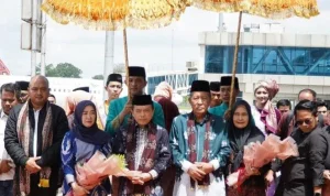 gambar_2025-03-08_224034390 DISAMBUT MERIAH - Al Haris dan Abdullah Sani disambut meriah usai retret akmil di Magelang.